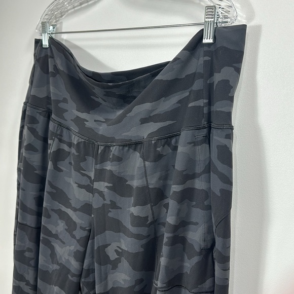 Athleta salutation printed jogger size 3X. - Picture 4 of 10